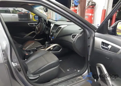 2013 Hyundai Veloster Base W/Black z USA, uszkodzony, nr VIN KMHTC6AD6DU172973